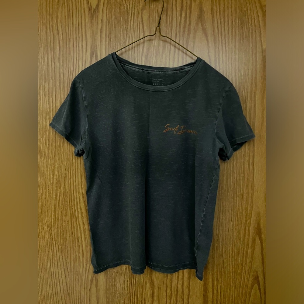 🌊Billabong “surf dreams” tshirt